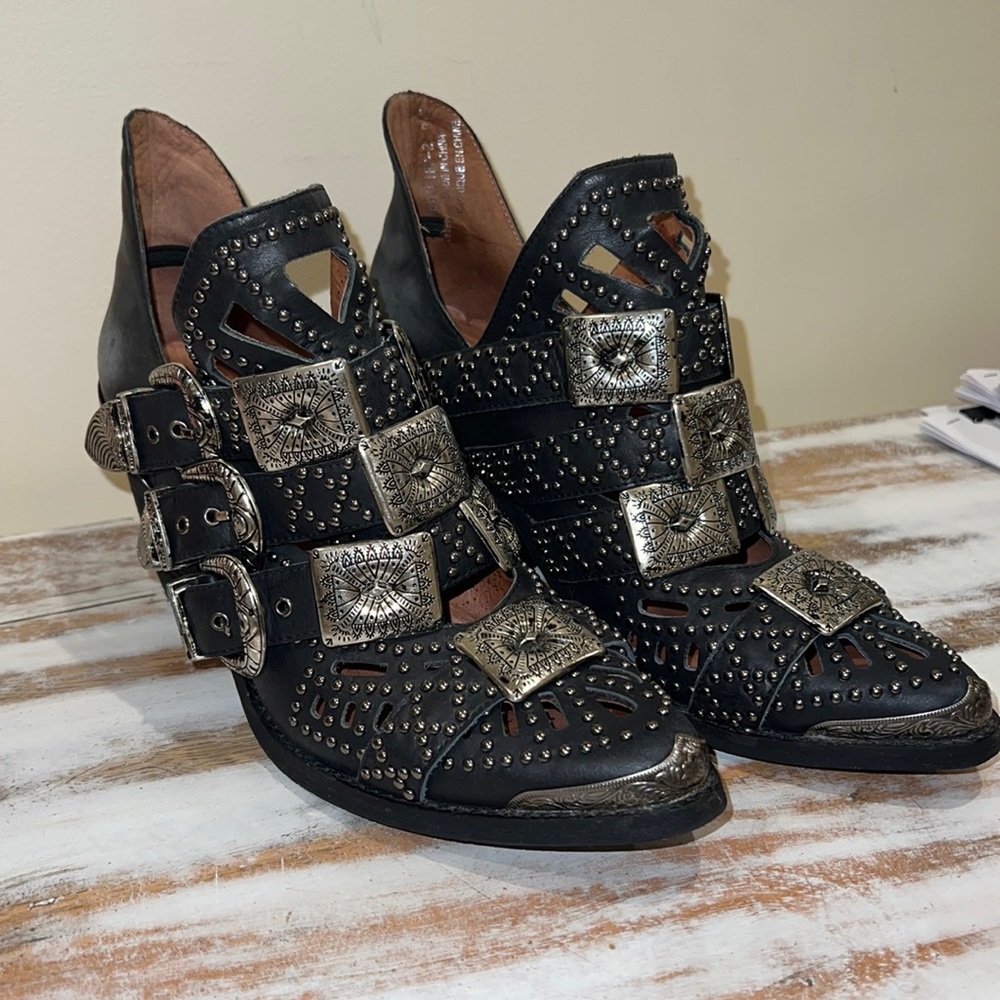 Jeffrey Campbell Wycliff Western Booties Size 8.5